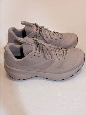 Arc’teryx rune taupe norvan ld3 gortex sz 7.5 preloved